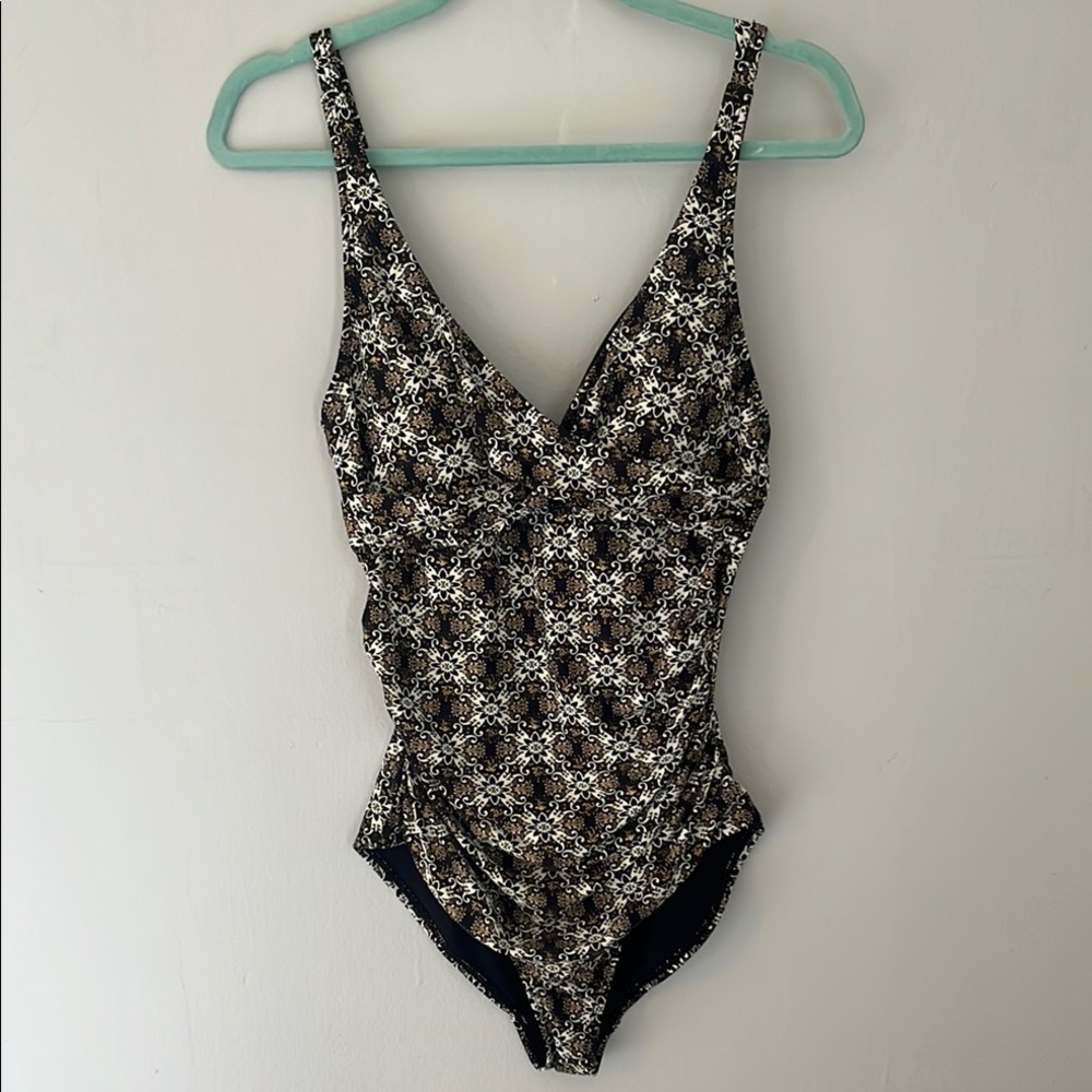 Niptuck Swimwear One Piece Tummy Control Swimsuit. Size 6